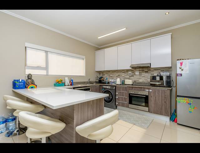 2 BEDROOM APARTMENT FOR SALE IN UMHLANGA RIDGE